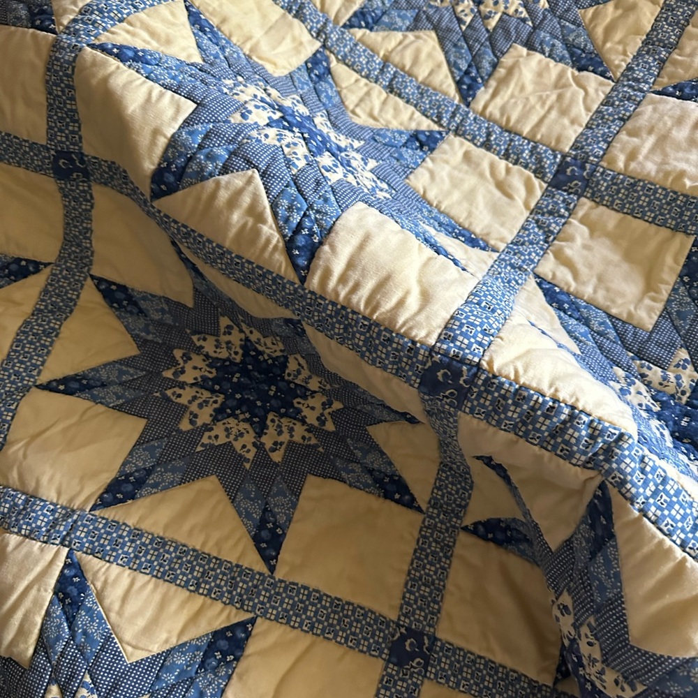 Stunning, beautiful quilt throw